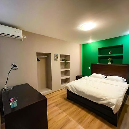 Cool Flat With Hot Tub In The Old Town Apartman Bukarest Kültér fotó