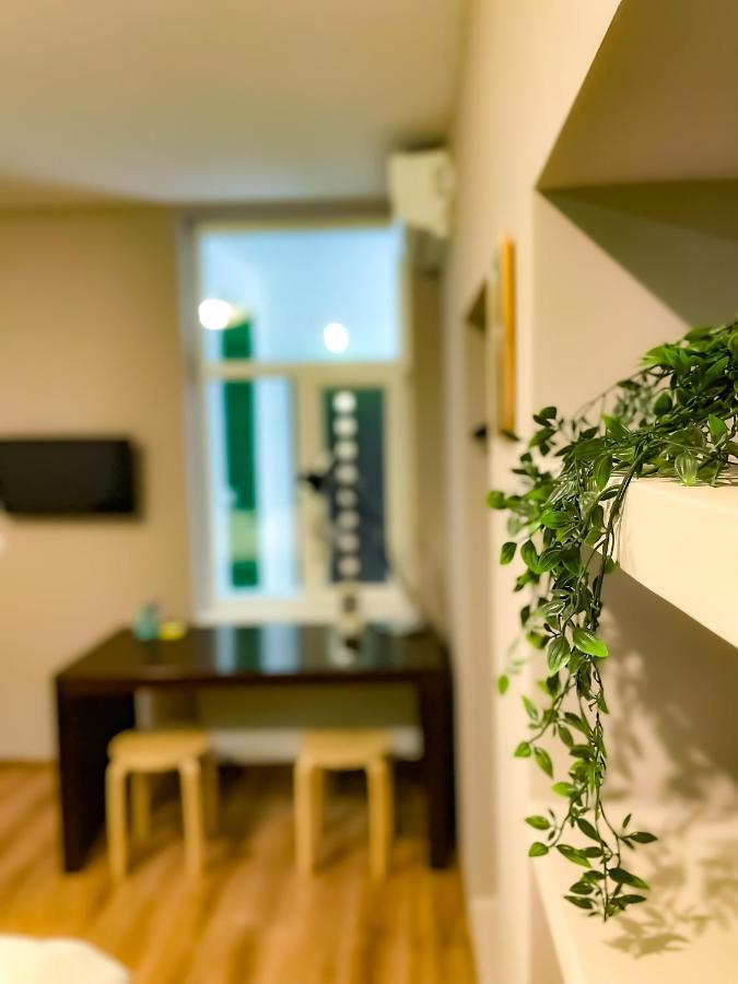 Cool Flat With Hot Tub In The Old Town Apartman Bukarest Kültér fotó