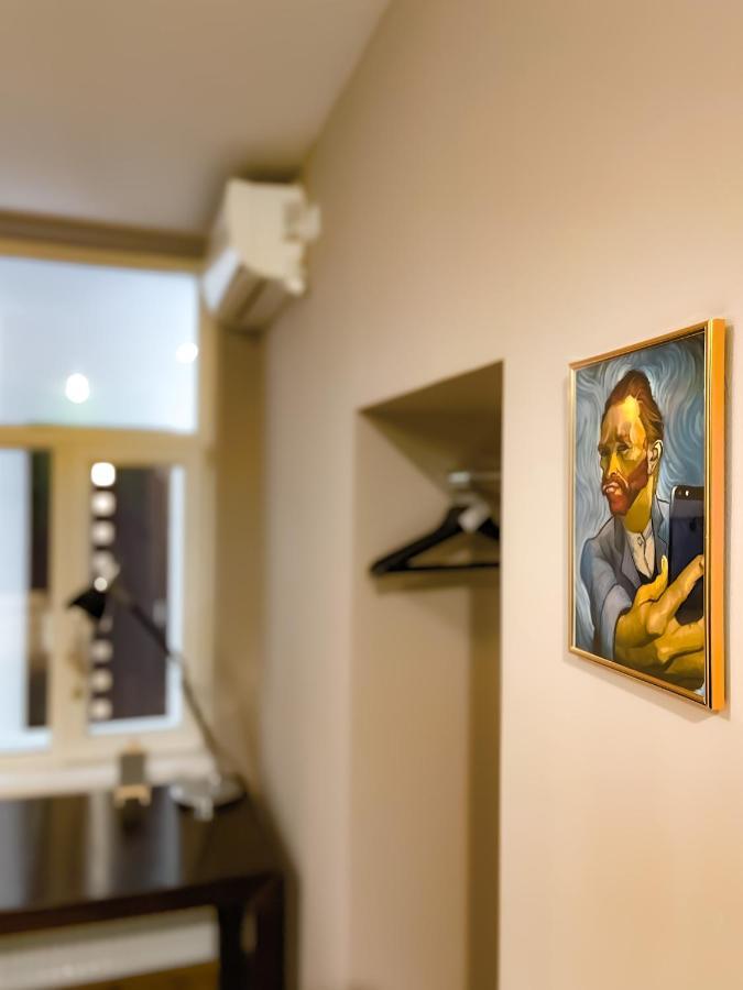 Cool Flat With Hot Tub In The Old Town Apartman Bukarest Kültér fotó