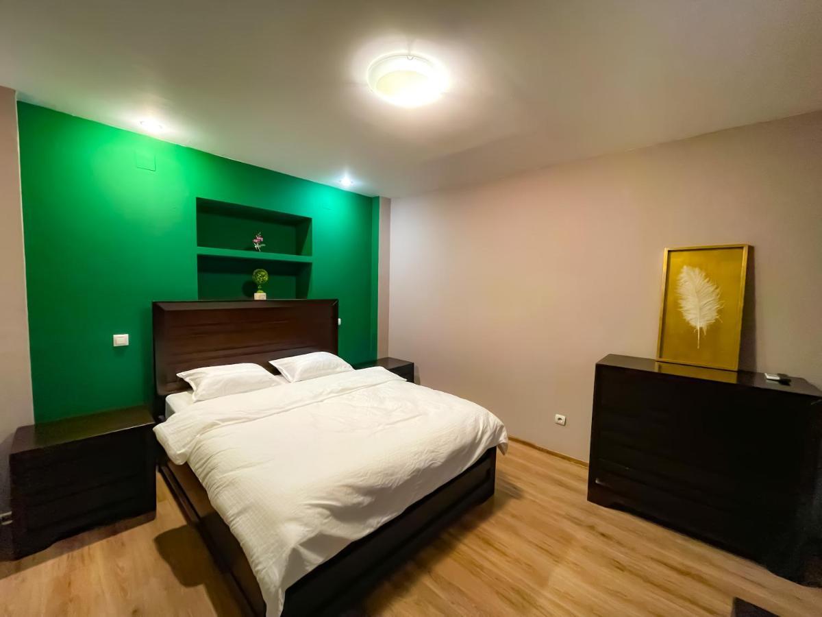 Cool Flat With Hot Tub In The Old Town Apartman Bukarest Kültér fotó