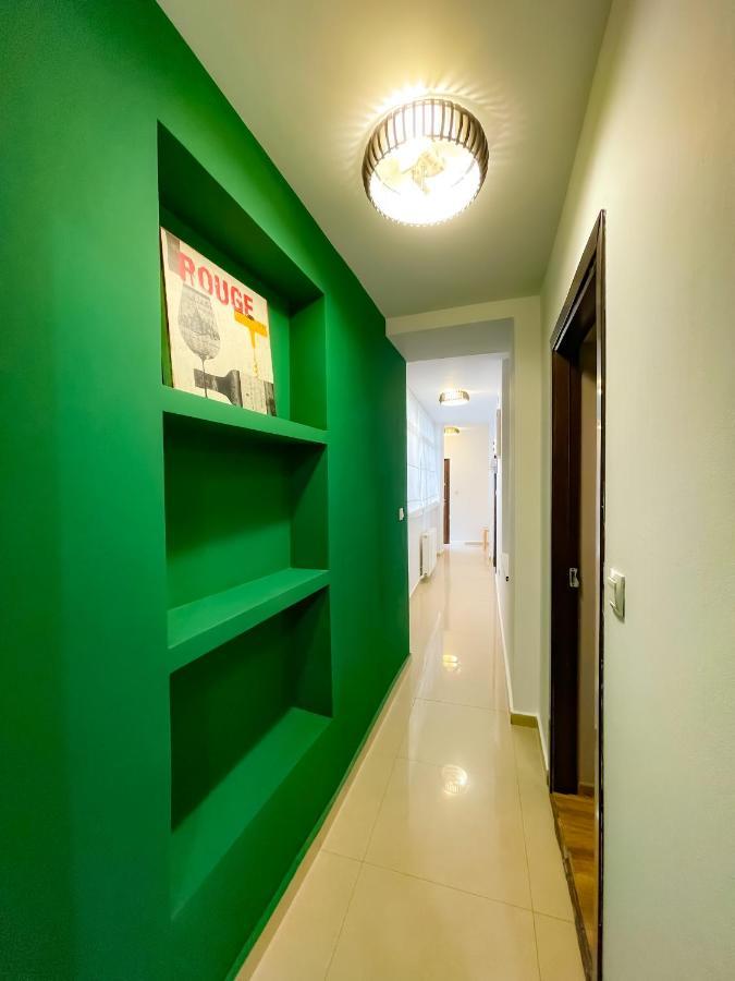 Cool Flat With Hot Tub In The Old Town Apartman Bukarest Kültér fotó