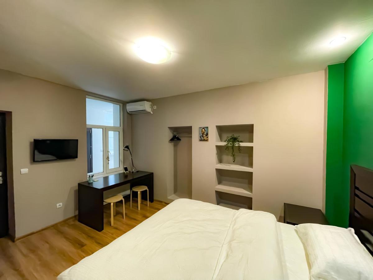 Cool Flat With Hot Tub In The Old Town Apartman Bukarest Kültér fotó